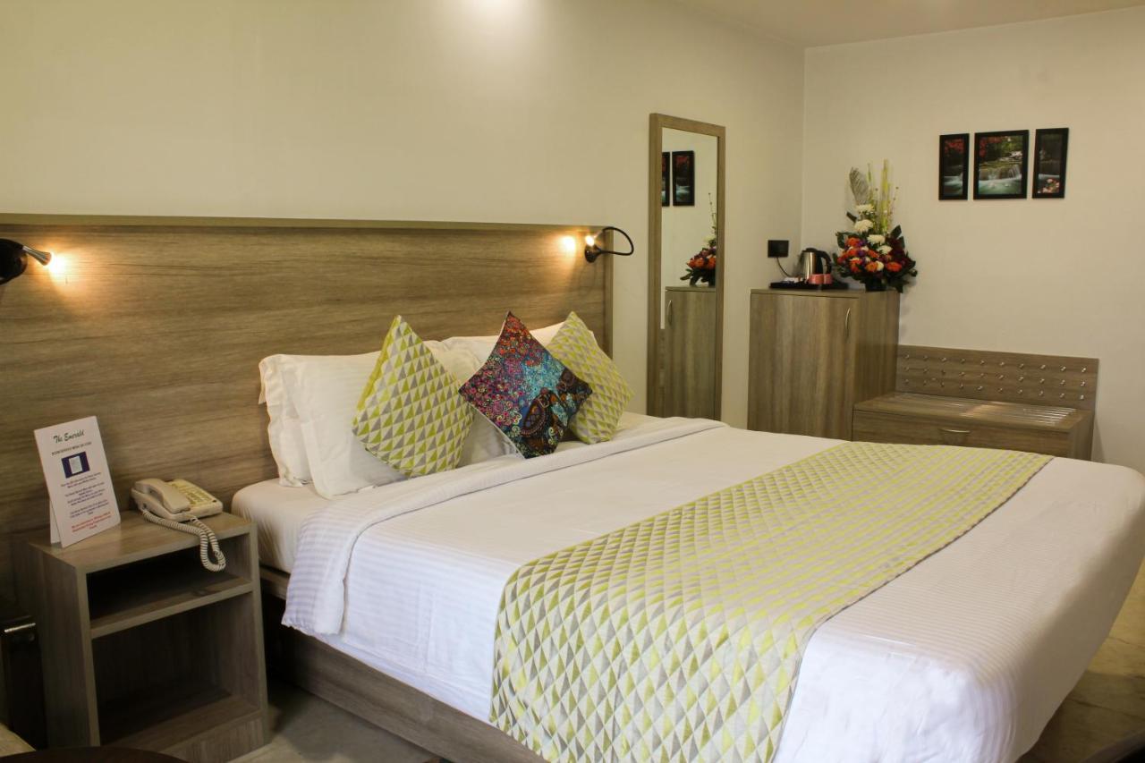 Regenta Place The Emerald Mumbai Bagian luar foto