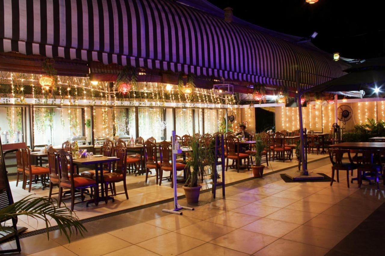 Regenta Place The Emerald Mumbai Bagian luar foto