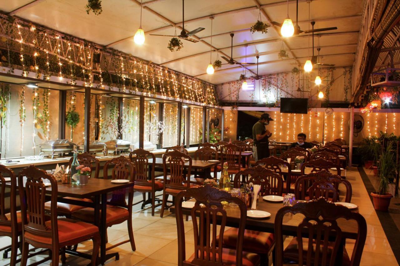 Regenta Place The Emerald Mumbai Bagian luar foto