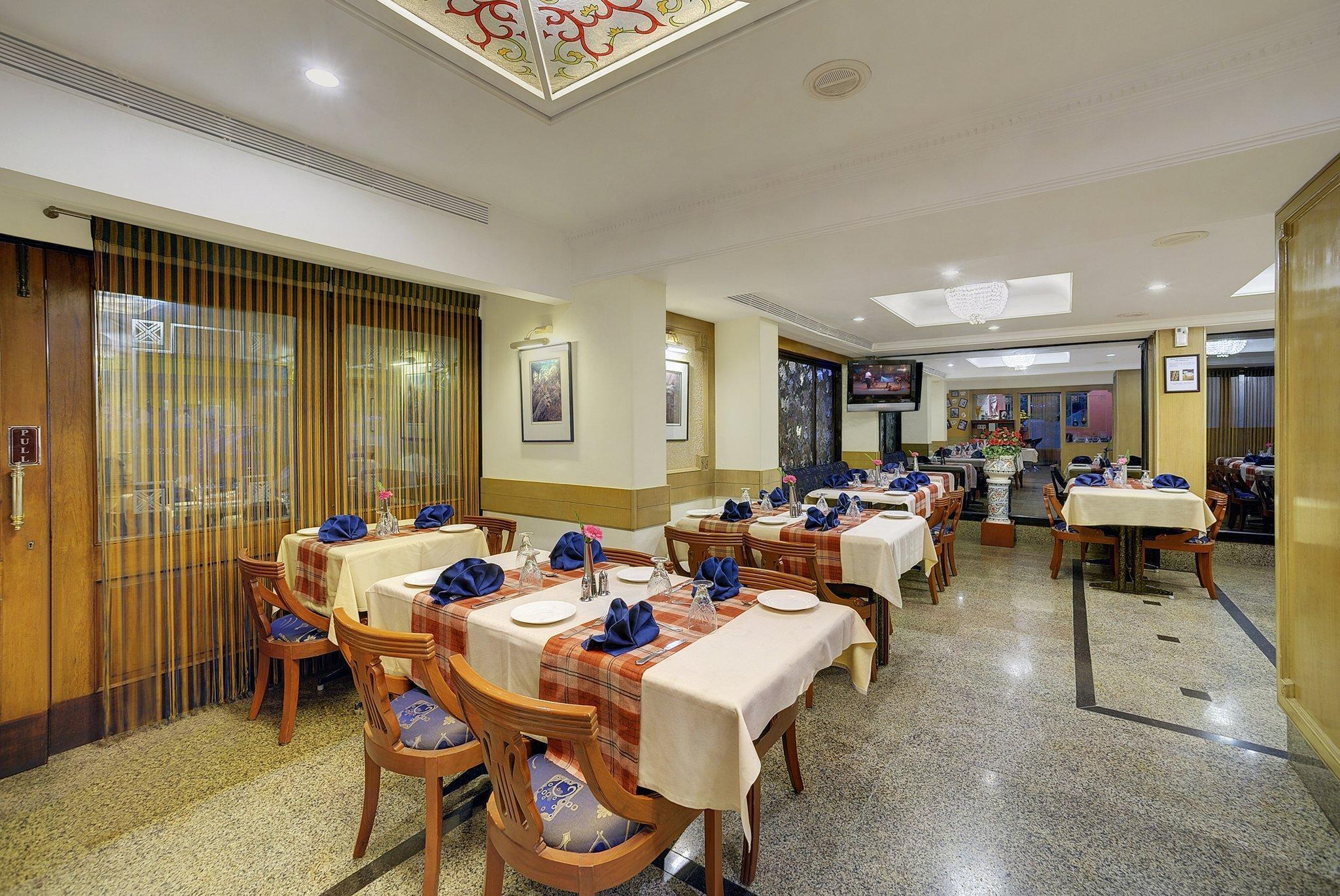 Regenta Place The Emerald Mumbai Restoran foto