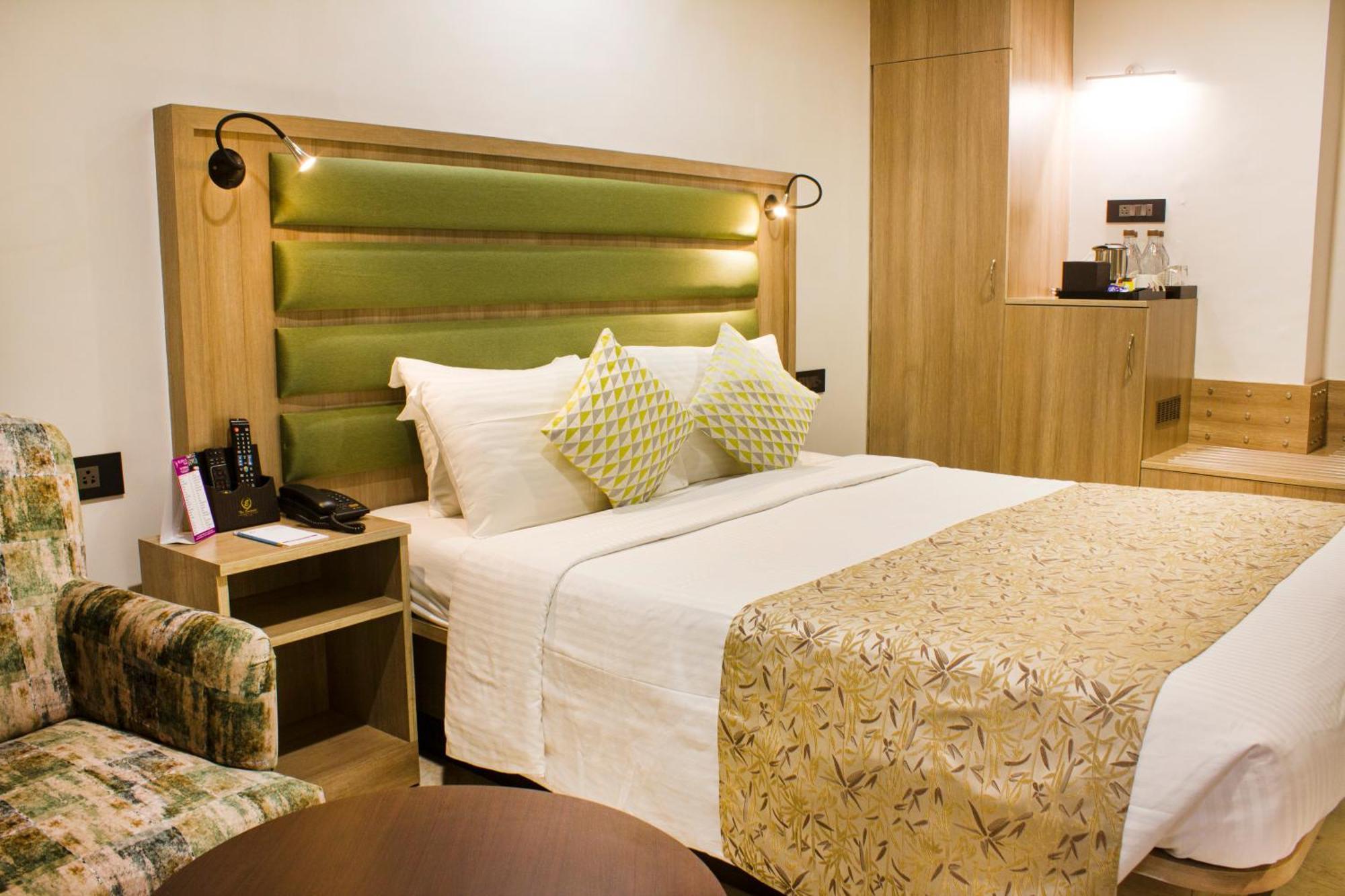 Regenta Place The Emerald Mumbai Bagian luar foto
