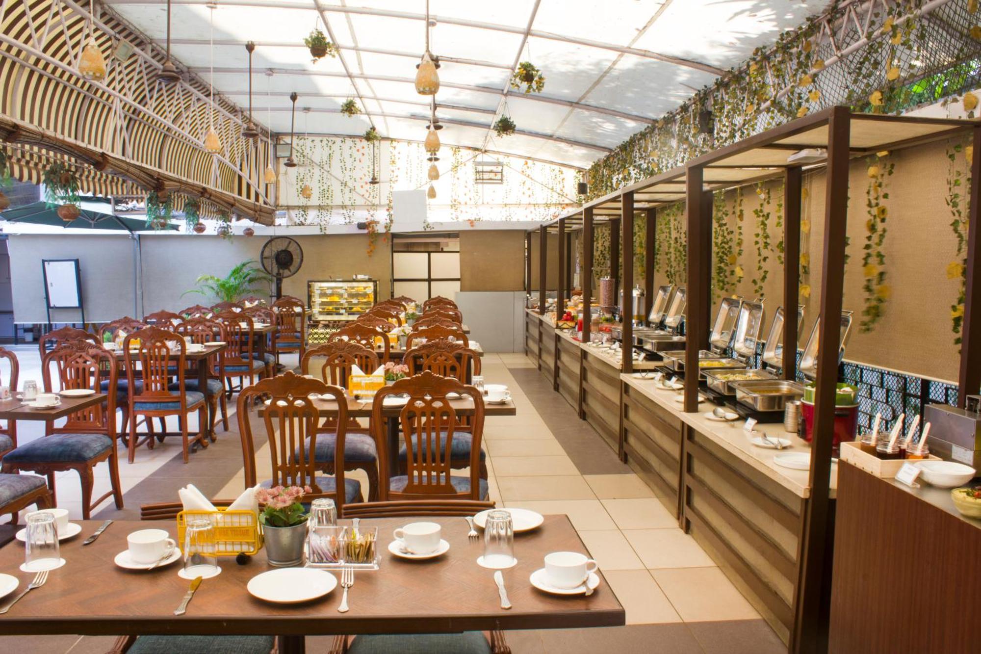 Regenta Place The Emerald Mumbai Bagian luar foto
