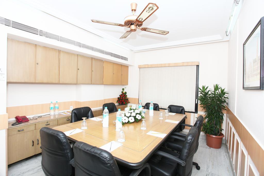 Regenta Place The Emerald Mumbai Bagian luar foto