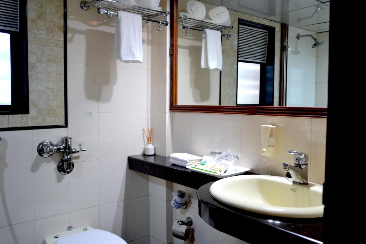 Regenta Place The Emerald Mumbai Bagian luar foto